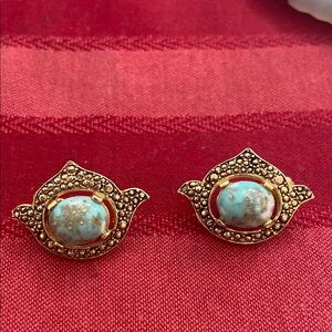 Vintage Sarah Coventry Turquoise Glass Gold Toned Clip On Earrings